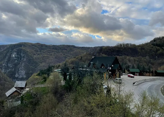 公寓 Restoran Kanjon